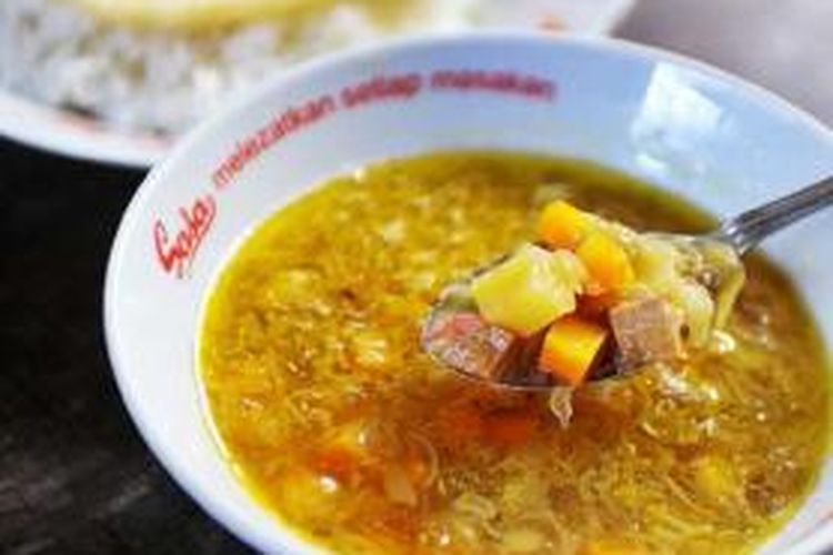 Sup daging Rumah Makan 17 Agustus Sumenep, Madura, Jawa Timur.