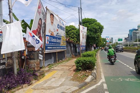 Jalur Pejalan Kaki di Jalan S Parman Penuh Baliho Kampanye, Warga: Berantakan Sekali...