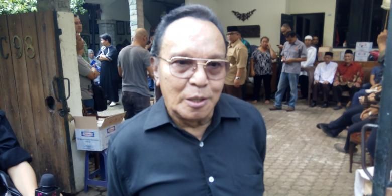 Bob Tutupoly dalam wawancara di kediaman almarhum Pepeng 'Jari-jari', Komplek Bumi Pusaka Cinere, Jalan Bumi IX No C.98, Cinere, Depok, Jawa Barat, Rabu (6/5/2015). 