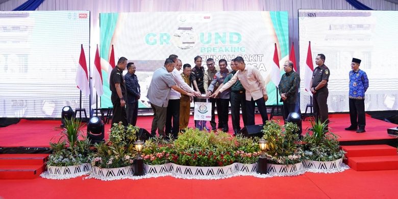 Groundbreaking proyek pembangunan Rumah Sakit (RS) Adhyaksa Jambi di Jl. H. Tomok,
Arab Melayu, Kecamatan Pelayangan, Kota Jambi, Rabu (19/2/2025).