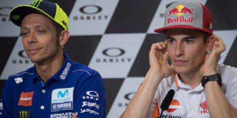 Valentino Rossi dan Marc Marquez saat jumpa pers jelang MotoGP Italia, Kamis (31/5/2018).
