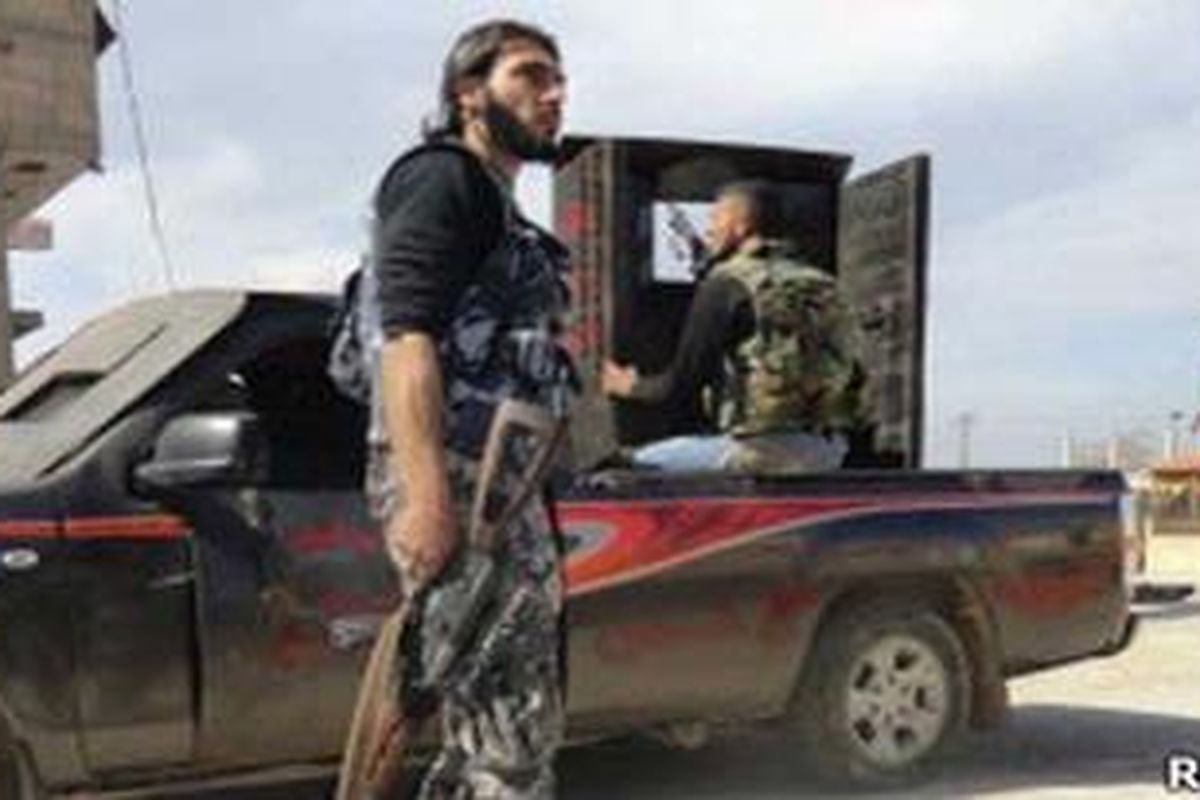 Abdo Hussameddin mundur dari pemerintahan dan bergabung dengan pemberontak. 