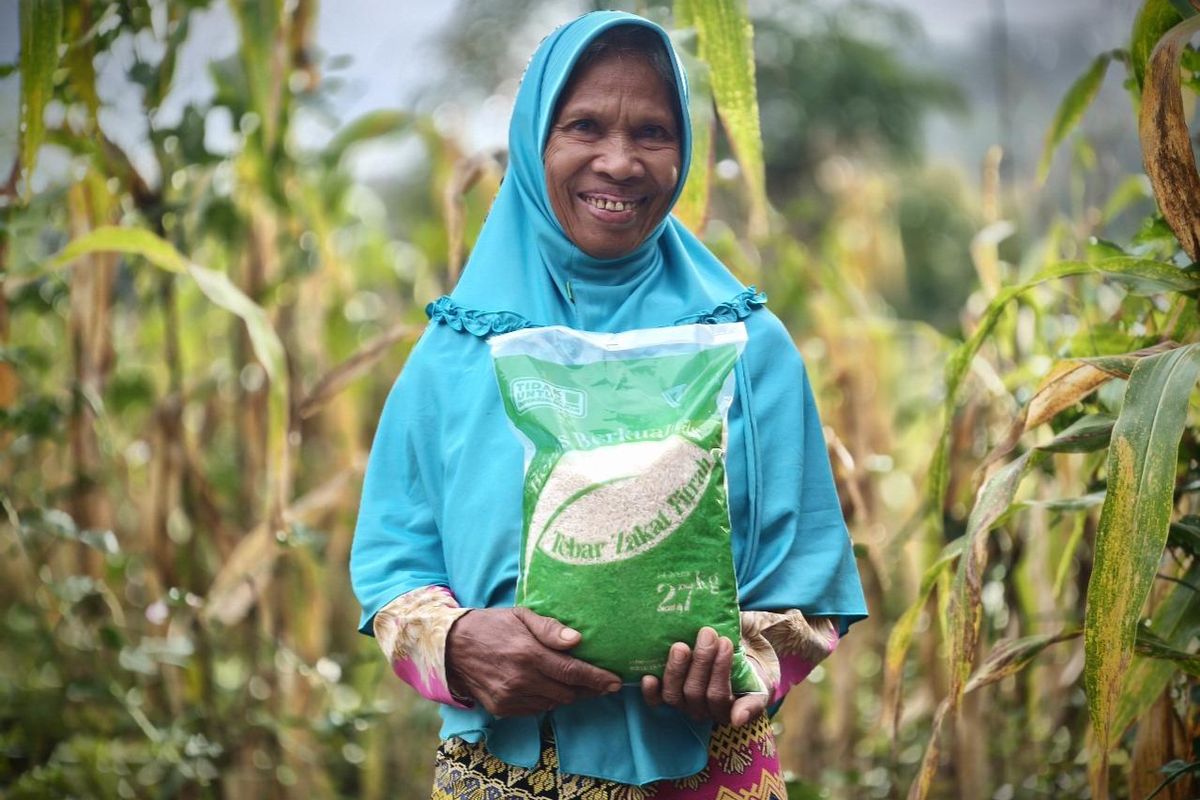 Dompet Dhuafa bagikan paket takjil dan Tebar Zakat Fitrah di momen Ramadhan kali ini ke sejumlah pelosok Indonesia, beberapa waktu lalu. Di Ramadhan 1446 H Dompet Dhuafa catatkan pertumbuhan penghimpunan sebesar 13,79 persen dibanding tahun sebelumnya.