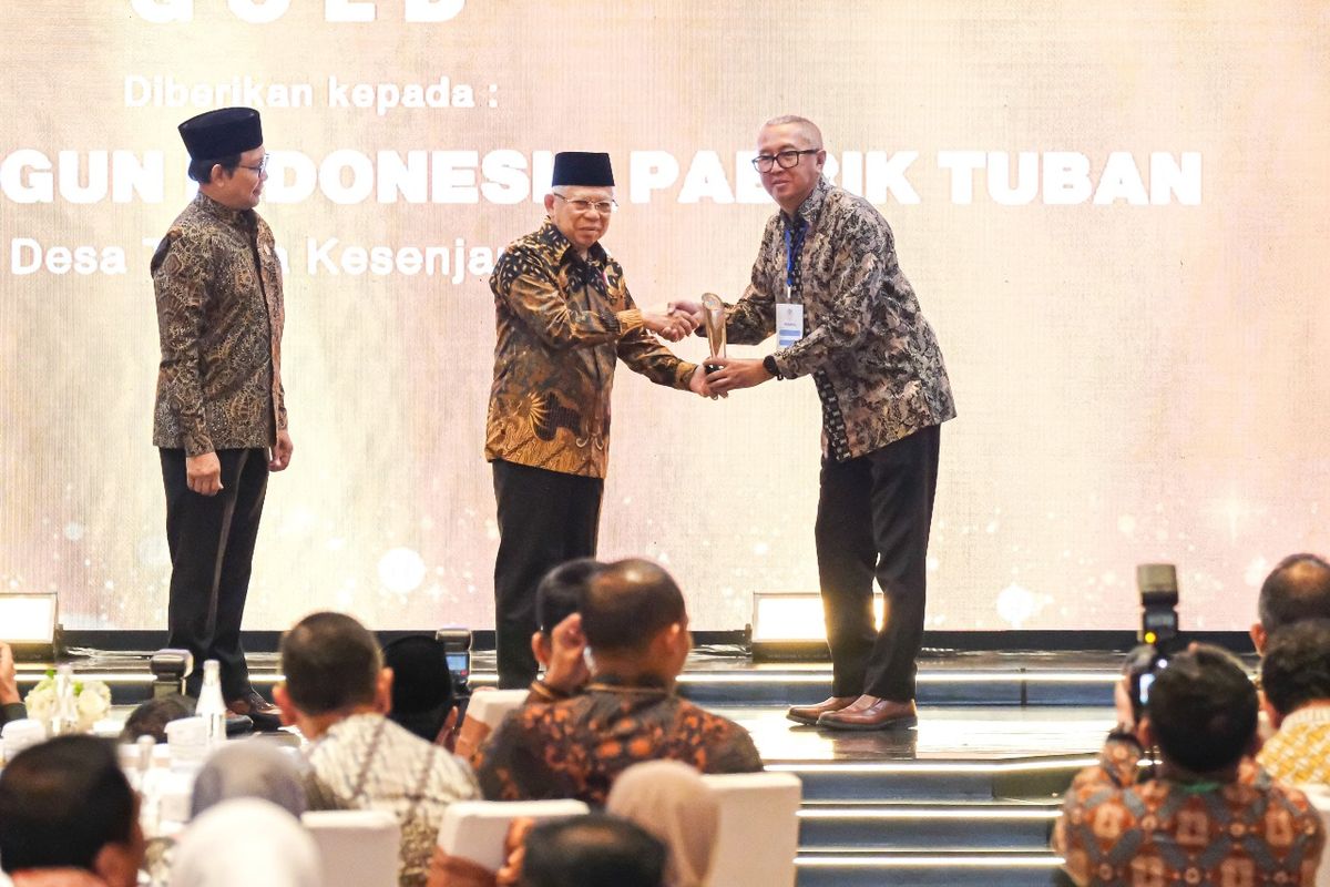 Penyerahan CSR dan PDB Awards 2024 yang oleh Wakil Presiden Republik Indonesia, Ma’ruf Amin kepada SBI