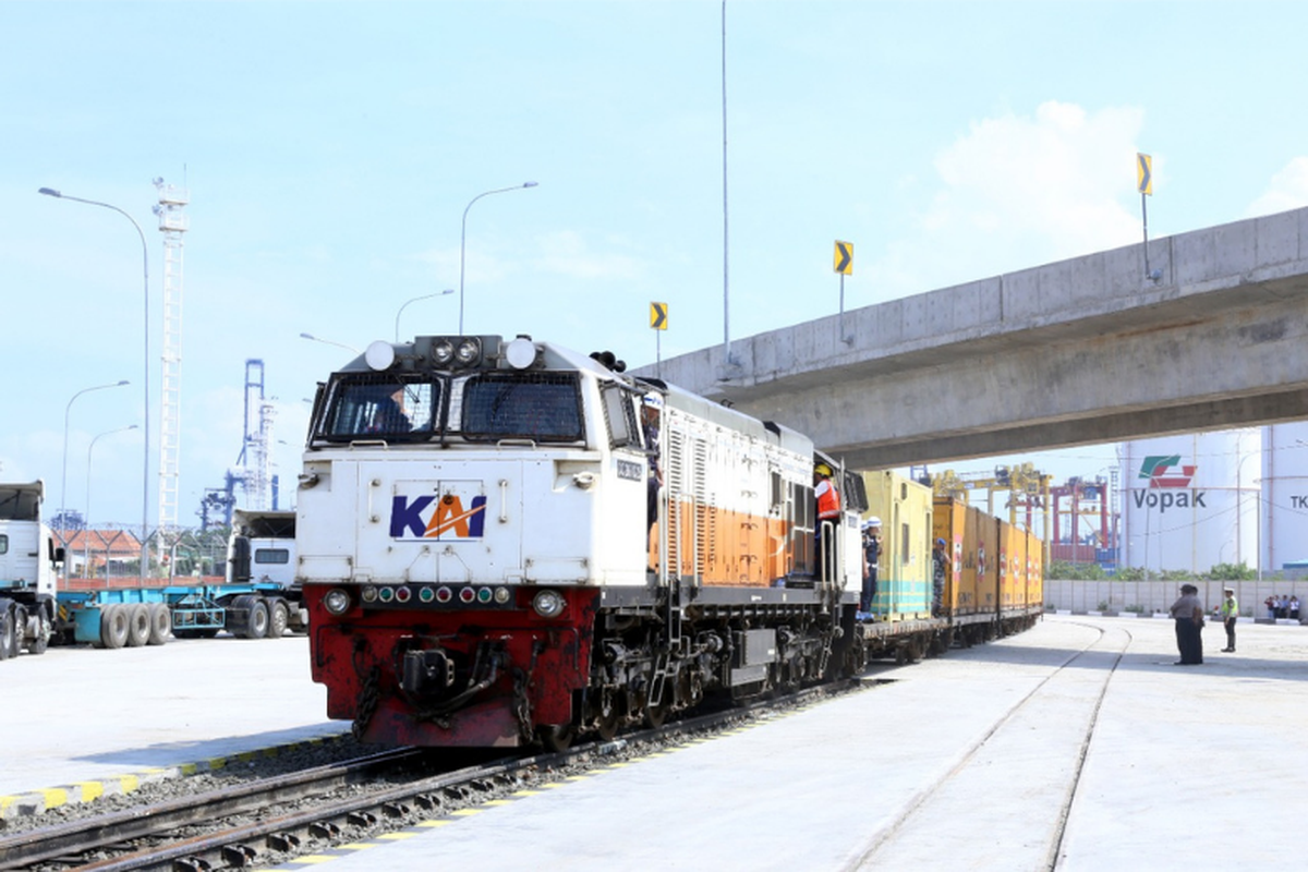 Ilustrasi angkutan logistik PT KAI. 