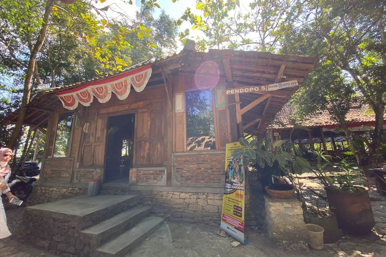 Rumah makan Kandang Ingkung di Sleman, Yogyakarta. 