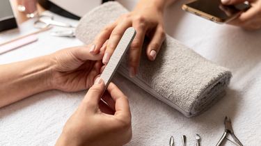 Benarkah Manicure Bisa Merusak Kuku? Ini Kata Ahli