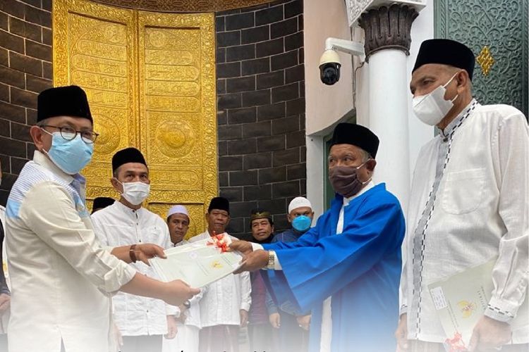 Kementerian ATR/BPN Serahkan Sertipikat Tanah Wakaf Masjid Raya Baiturrahman Aceh