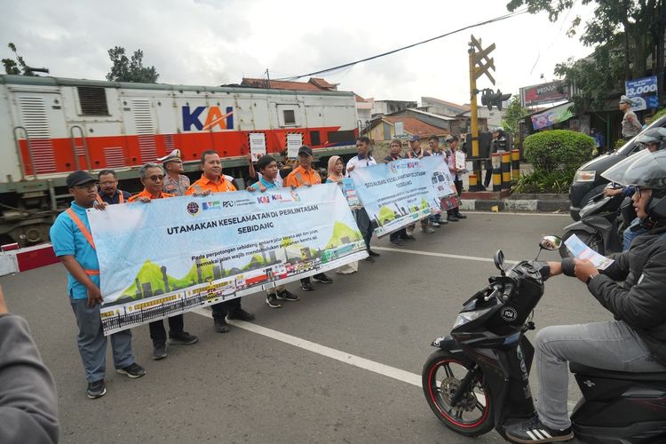 PT Kereta Api Indonesia (Persero) Daerah Operasi 2 Bandung mencatat ada 342 perlintasan sebidang yang terdapat di wilayahnya,