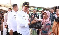 Pj Bupati Tangerang Andi Ony Pimpin Operasi Pasar Bawang Putih Jelang Idul Adha untuk Tekan Inflasi