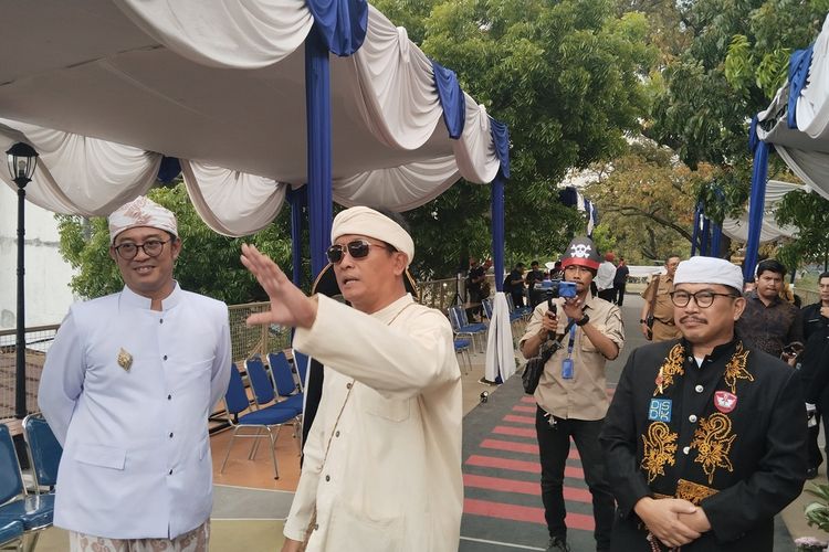 Pj Wali Kota Bandung Ema Sumarna di Skywalk Teras Cihampelas tahap 2 yang baru diresmikan, Selasa (19/9/2023).