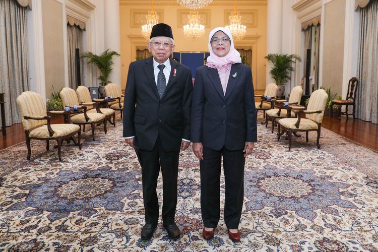 Indonesia's Vice President Ma'ruf Amin pays a courtesy call on Singapore President Halimah Yacob at the Presidential Palace in Singapore on Monday, January 16, 2023. 
