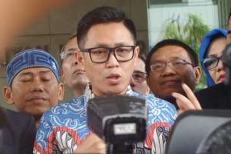 Anggota DPR RI Fraksi PAN Eko Hendro Purnomo alias Eko Patrio memberi penjelasan soal pemberitaan yang menuliskan bahwa dirinya menganggap penangkapan teroris merupakan pengalihan isu di Bareskrim Polri, Jakarta, Jumat (16/12/2016).