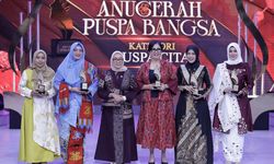 Terima Anugerah Puspa Bangsa, Ning Gyta: Saya Dedikasikan untuk Perempuan Tangguh di Jember