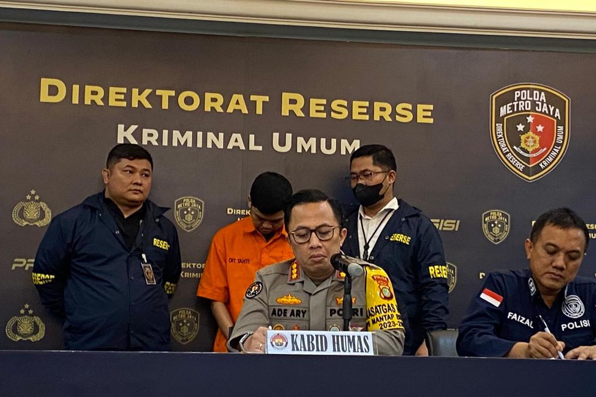 Yudha Arfandi (33), pelaku yang membenamkan anak artis Tamara Tyasmara, Raden Adante Khalif Pramudityo alias Dante (6) ditampilkan di Mapolda Metro Jaya, Senin (12/2/2024). 