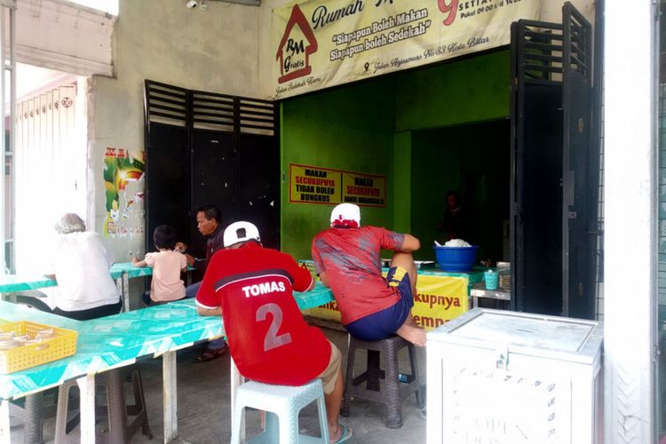 Warung makan gratis di Jalan Anjasmoro Nomor 33, Kota Blitar, Jumat (8/9/2023)