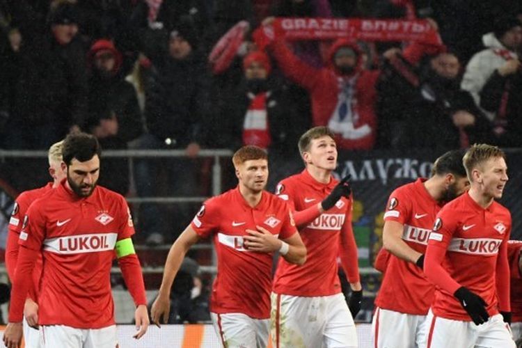 Para pemain Spartak Moscow dalam pertandingan melawan Napoli pada Liga Europa di Stadion Spartak Moscow, 24 November 2021. 