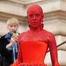 Berlapis 30.000 Kristal Swarovski, Doja Cat Merah Menyala di Paris Fashion Week