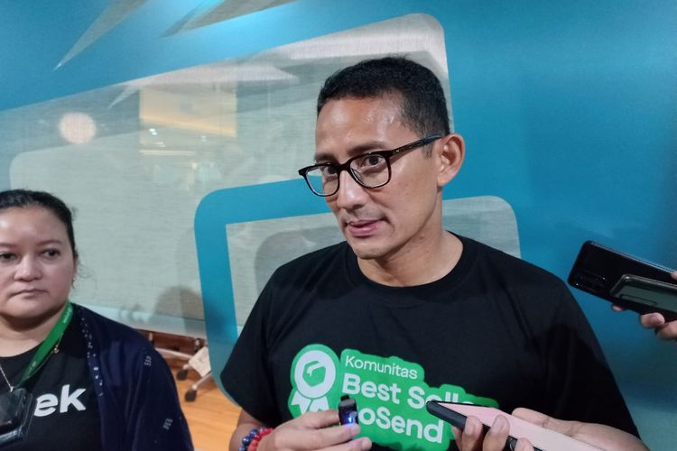 Menteri Pariwisata dan Ekonomi Kreatif (Menparekraf) Sandiaga Uno usai acara konferensi pers GoSend, Rabu (15/3/2023).
