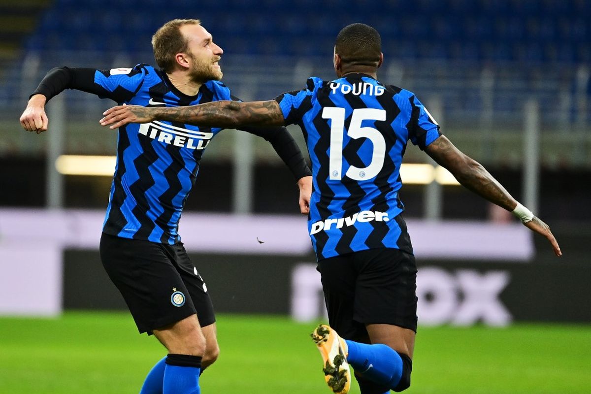 Gelandang Inter Milan Christian Eriksen berselebrasi usai mencetak gol ke gawang AC Milan pada laga petempat final Coppa Italia di Stadion Giuseppe Meazza, Selasa (26/1/2021) atau Rabu dini hari WIB. 