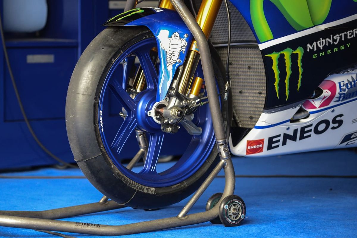 Tekanan udara pada ban motor MotoGP sangat memengaruhi performa motor