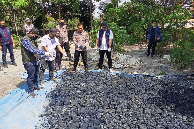 Dinas Lingkungan Hidup (DLH) Kabupaten Bandung berjanji akan evaluasi semua administrasi CV Master Laundry yang tak kelola Limbah B3 dengan baik.