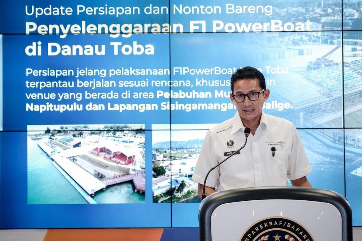 Menteri Pariwisata dan Ekonomi Kreatif (Menparekraf) Sandiaga Salahuddin Uno dalam The Weekly Briefing With Sandi Uno di Gedung Sapta Pesona, Jakarta, Senin (20/2/2023).