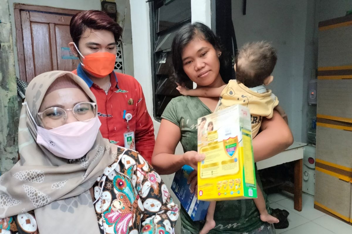 Jajaran Kelurahan Kartini mengadakan giat PMT bergizi untuk memberikan perbaikan gizi sekaligus mengatasi kasus stunting di wilayahnya pada Kamis (9/6/2022).