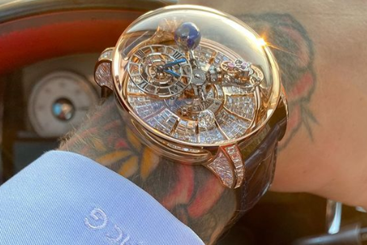 Conor McGregor Pakai Jacob & Co Astronomia Tourbillon Baguette