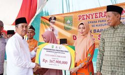 Gubernur Syamsuar Salurkan Bansos  Rp 1,7 M untuk 6 Panti Asuhan di Indragiri Hulu dan Hilir