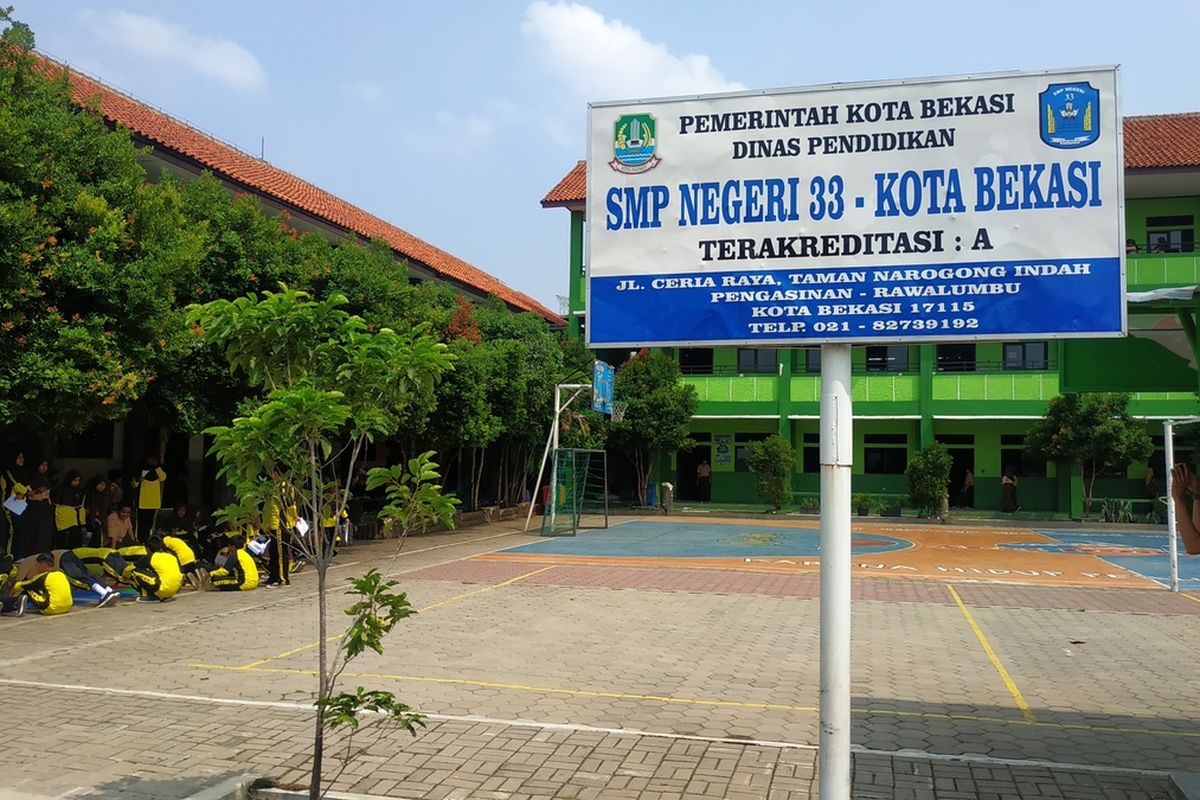 SMP Negeri 33 Kota Bekasi di Perumahan Taman Narogong Indah, Rawalumbu.