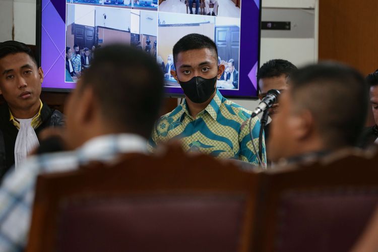 Mario Dandy Satriyo, terdakwa penganiayaan remaja berinisial D menjalani sidang di Pengadilan Negeri (PN) Jakarta Selatan, Kamis (15/6/2023). Agenda sidang lanjutan kali ini mendengarkan keterangan saksi.