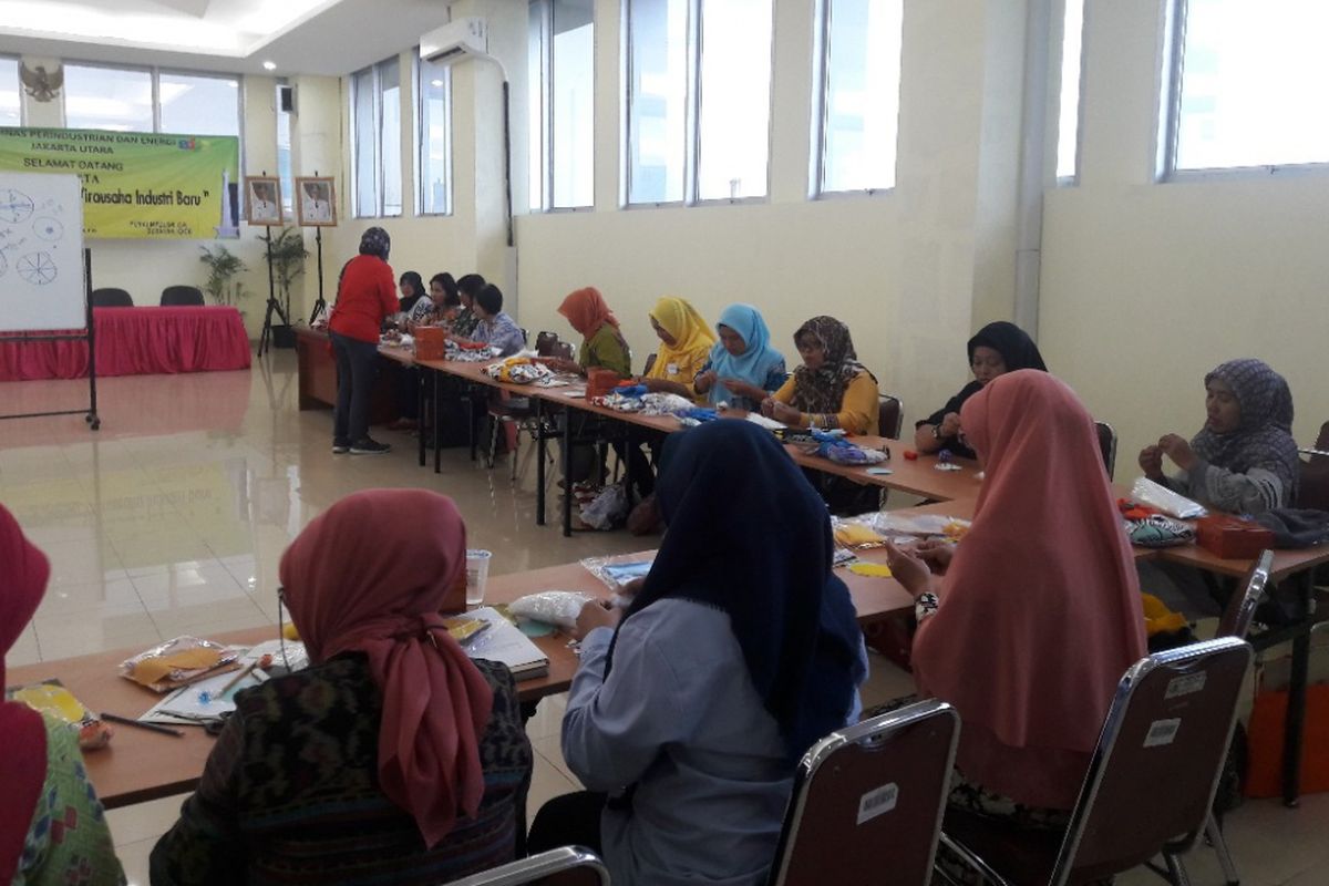 Suasana pelatihan OK OCE di Kantor Kecamatan Kelapa Gading, Jakarta Utara, Selasa (17/4/2018).