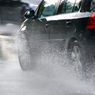 Cara Aman Melintasi Banjir dengan Mobil Jika Terpaksa