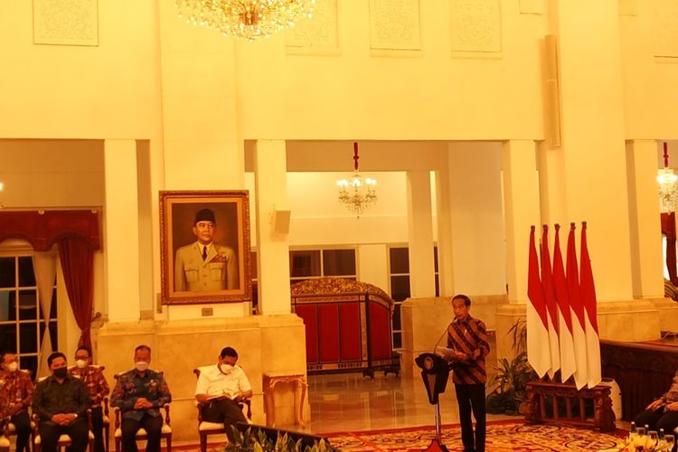 Presiden Joko Widodo saat memberi sambutan pada Pembukaan Rapat Koordinasi Nasional Pengawasan Intern Pemerintah Tahun 2022 di Istana Negara, Selasa (14/6/2022).