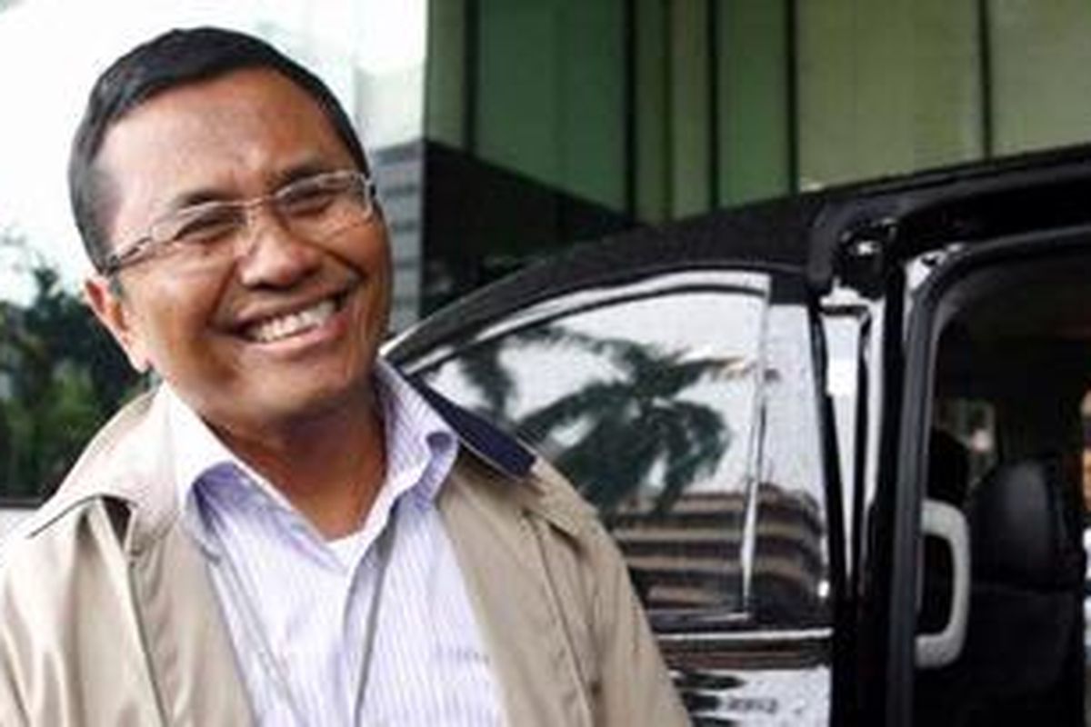 Dahlan Iskan, saat melaporkan harta kekayaannya ke Komisi Pemberantasan Korupsi (KPK) di Jalan Rasuna Said, Kuningan, Jakarta Selatan, Selasa (30/3/2010). 