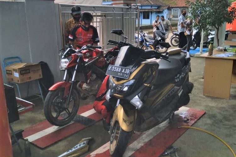 Yamaha memberikan service gratis untuk pemilik motor yang terdampak banjir di Jawa Tengah