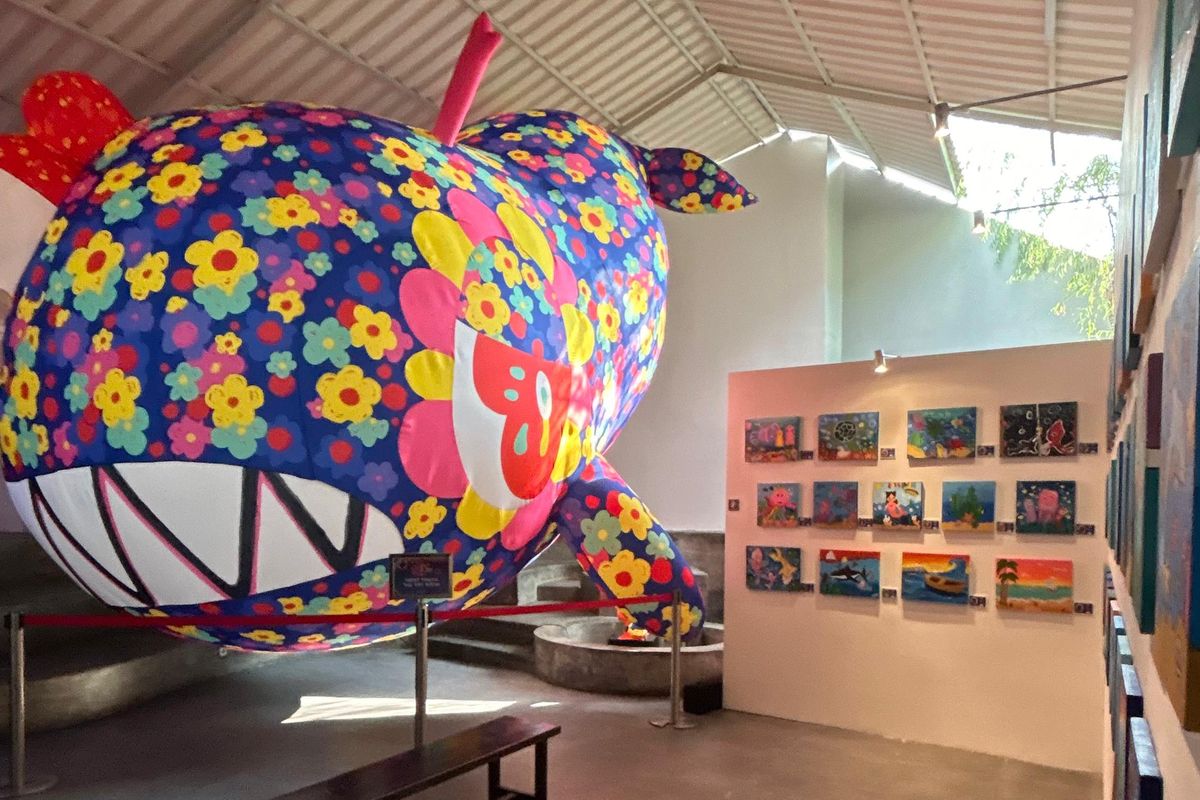 Salah satu karya dalam The Great Ocean Stories di Grey Art Gallery, Jalan Braga, Kota Bandung, Jawa Barat.