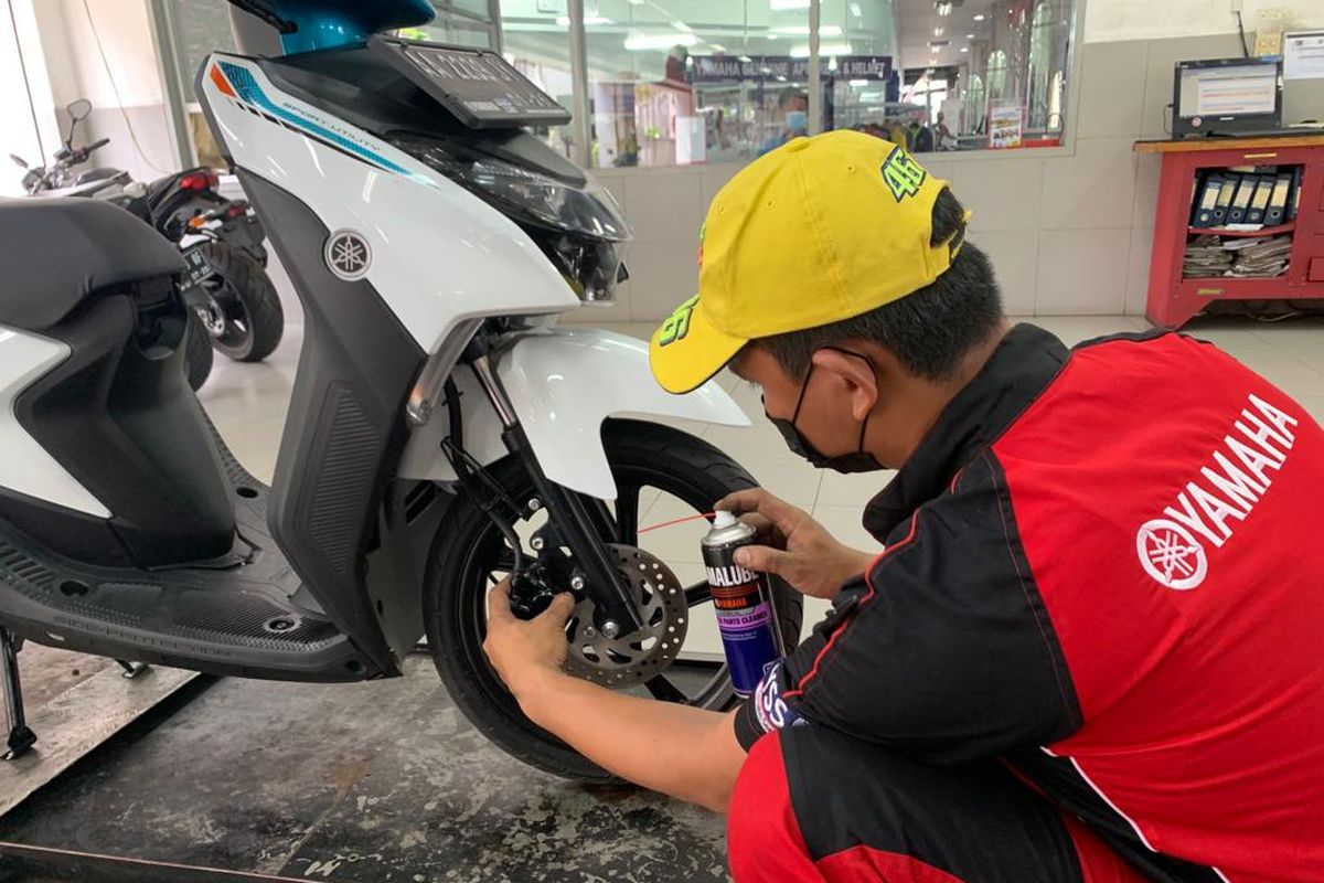 Memasuki musim penghujan jangan lupa untuk memeriksa sistem pengereman sepeda motor.