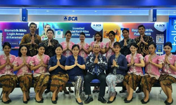 Lestarikan Wastra Nusantara, BCA Inisiasi Gerakan 'Insan BCA Berkebaya 2024'