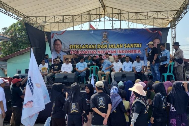 Deklarasi Solidaritas Nelayan Indonesia (SNI) mendunung Prabowo - Gibran di Kawasan Pelabuhan Kluwut, Brebes, Jawa Tengah, Minggu (25/12/2023).  