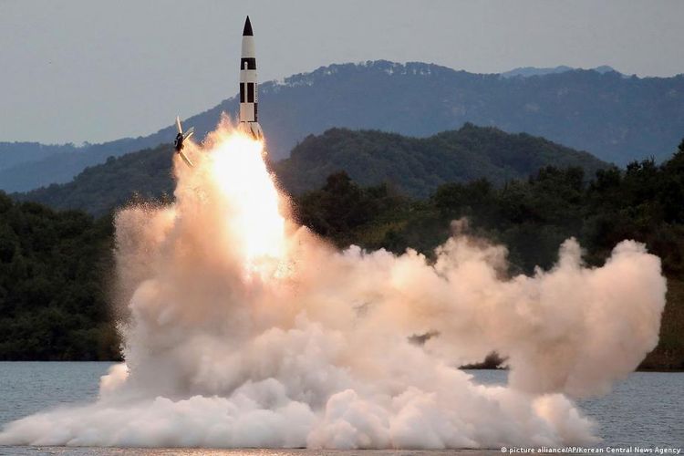 Dua rudal balistik Korea Utara ke-7 telah ditembakkan pada Minggu (9/10/2022) pagi.