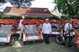 Prabowo Tambah Pesanan 70.000 Becak Listrik ke PT Pindad