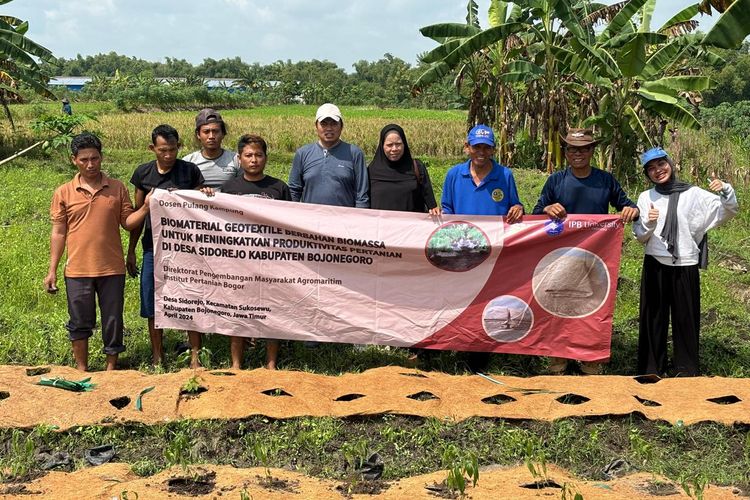 Tim Dosen Departemen Fisika dan Pusat Studi Sawit IPB terdiri dari Dr Siti Nikmatin, Profesor Budi Mulyanto, Rima Adiati, MT, dan Abd Djamil Husin, MSi.