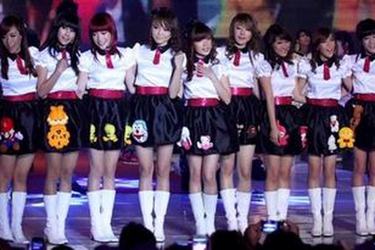 Girlband Cherrybelle pada mini concert mereka di Balai Sarbini, Jakarta Selatan, Rabu (27/2/2013). Mini concert tersebut diadakan oleh Cherrybelle untuk merayakan ulang tahun kedua mereka.