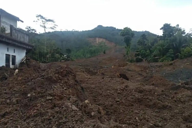 Cuaca Buruk, Evakuasi Longsor di Pandanarum Banjarnegara Dihentikan Sementara