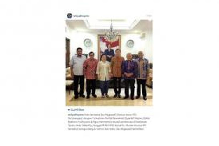 Ani Yudhoyono, istri Presiden ke-6 yang juga Ketua Umum DPP Partai Demokrat, Susilo Bambang Yudhoyono, mengunggah foto Ketua Harian DPP Demokrat Syarief Hasan, Sekjen DPP Demokrat Edhie Baskoro Yudhoyono, dan Wakil Ketua Umum DPP Partai Demokrat Agus Hermanto bersama Ketua Umum DPP PDI Perjuangan Megawati Soekarnoputri, melalui akun Instagram-nya, @aniyudhoyono, Sabtu (9/5/2015).
