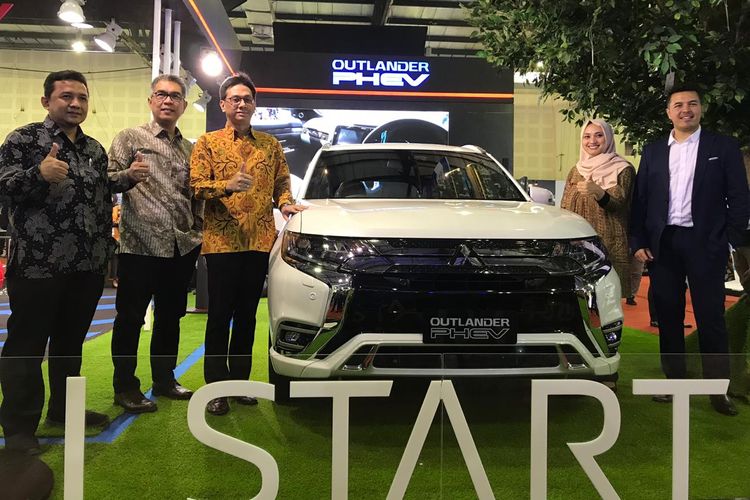 Mitsubishi telah resmi menjual salah satu kendaraan elektrifikasi, Outlander PHEV.