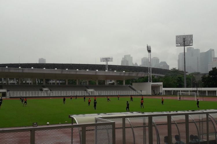 Sesi latihan tim nasional U-22 Indonesia digelar dalam kondisi hujan pada Sabtu (19/1/2019) pagi