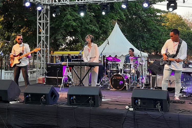 Band LAF saat tampil di Syuhada Jazz 2019. Acara musik Jazz ini digelar dalam rangka Milad Masjid Syuhada ke-67, Selasa (8/10/2019). 